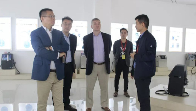 多米诺喷码机高层会见友高，，，，，，，，共商标识2.0